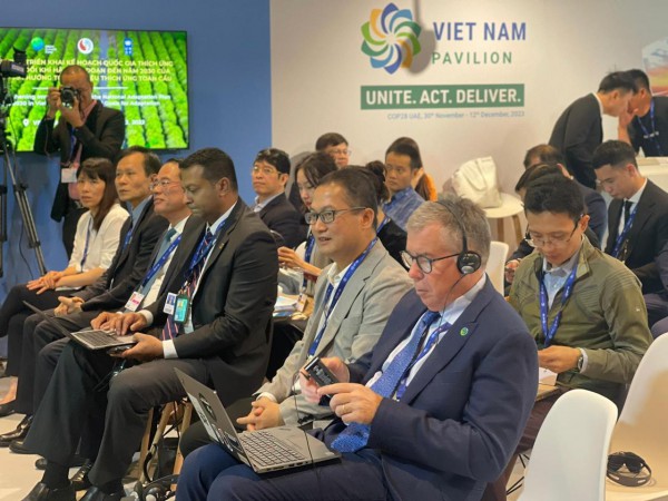 COP28: Đòn bẩy huy động nguồn lực tư nhân cho chuyển đổi năng lượng