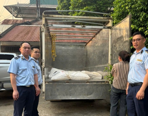 Cao Bằng: Phát hiện, xử lý trên 4 tấn phân đạm nhập lậu Cao Bằng: Phát hiện, xử lý trên 4 tấn phân đạm nhập lậu