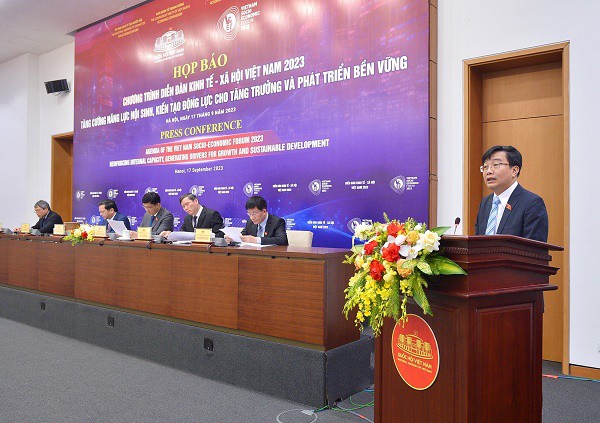 Diễn đàn Kinh tế - xã hội Việt Nam 2023: Phát huy nội lực, tận dụng ngoại lực để phát triển đất nước