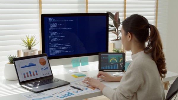 Khảo sát Robert Walters 2026: Lương và nhu cầu nhân sự AI cùng tăng mạnh