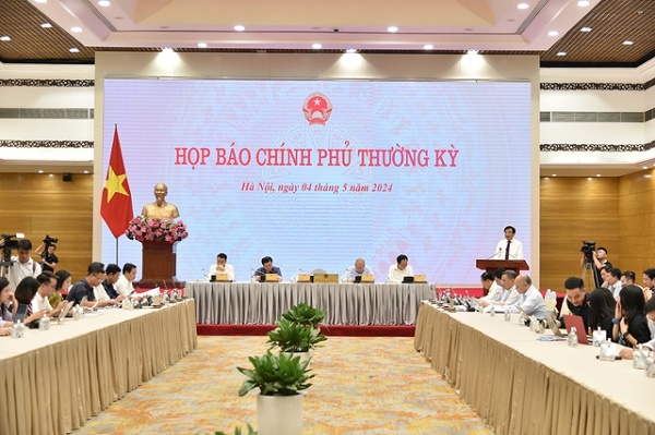 Kinh tế tiếp tục đà phát triển trong tháng 4