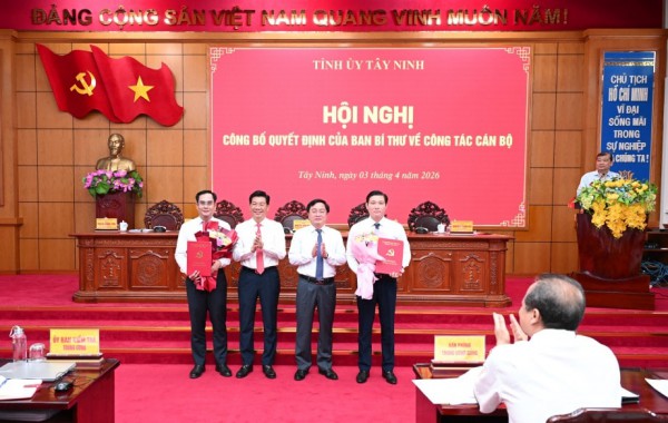 Tây Ninh: Trao quyết định của Ban Bí thư về công tác cán bộ