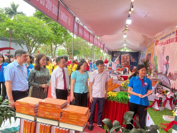 Trang sách thắp lửa tri thức, lan tỏa văn hóa đọc trên đất Kinh Bắc Trang sách thắp lửa tri thức, lan tỏa văn hóa đọc trên đất Kinh Bắc