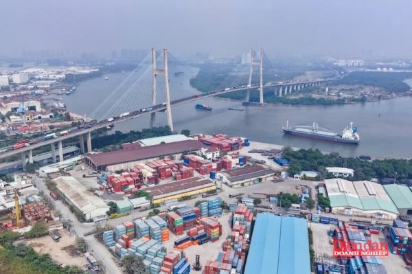 Xây dựng đồng bộ hệ thống cảng biển để tạo động lực cho TP HCM tăng trưởng hai con số