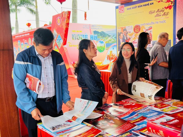 Đặc sắc Hội báo Xuân Bính Ngọ và Triển lãm ảnh tại Nghệ An Đặc sắc Hội báo Xuân Bính Ngọ và Triển lãm ảnh tại Nghệ An