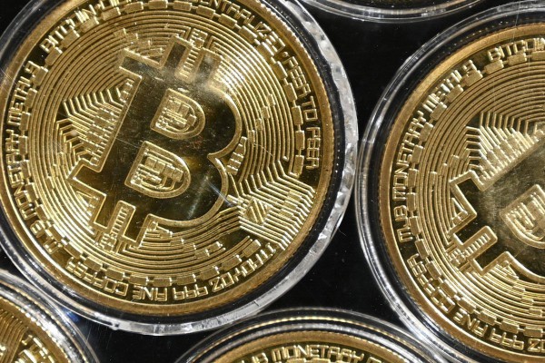 Bitcoin tăng lên kỷ lục mới, vượt mốc 105.000 USD