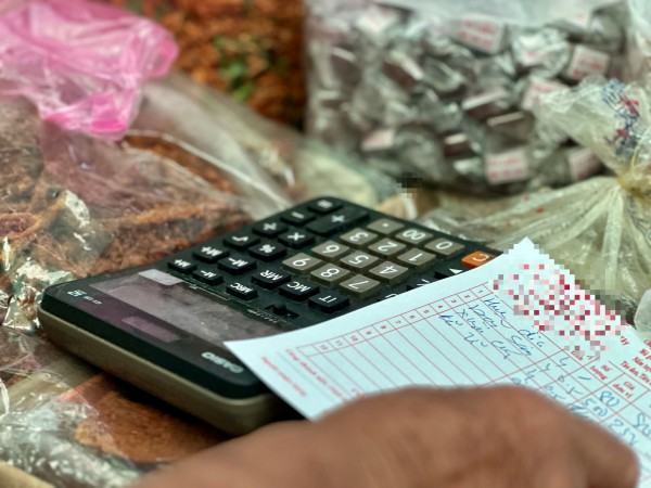 Chen chân ở chợ đầu mối lớn nhất Sài Gòn ngày cận tết Chen chân ở chợ đầu mối lớn nhất Sài Gòn ngày cận tết