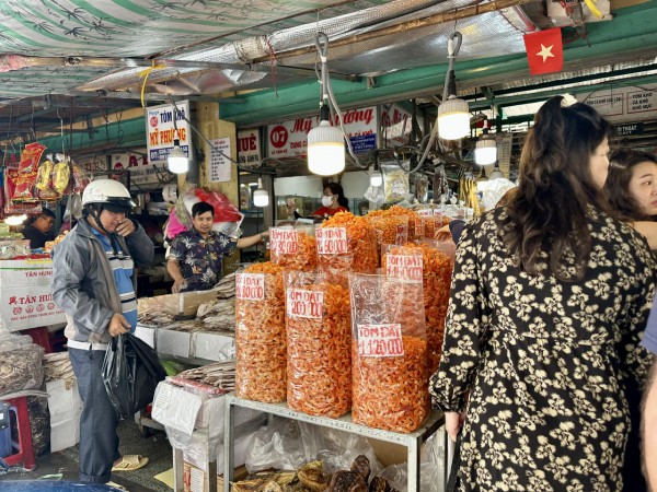 Chen chân ở chợ đầu mối lớn nhất Sài Gòn ngày cận tết Chen chân ở chợ đầu mối lớn nhất Sài Gòn ngày cận tết