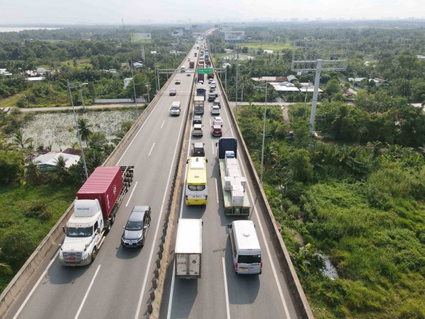 Chính phủ ‘hối’ Bộ GTVT xây dựng quy chuẩn đường cao tốc