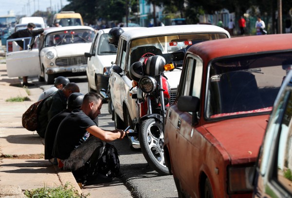 Cuba hoãn tăng giá nhiên liệu 500% do sự cố 