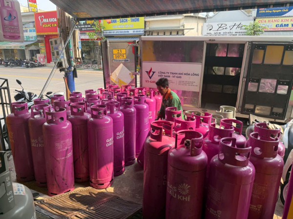 Giá gas giảm mạnh 75.000 đồng/bình 45 kg Giá gas giảm mạnh 75.000 đồng/bình 45 kg