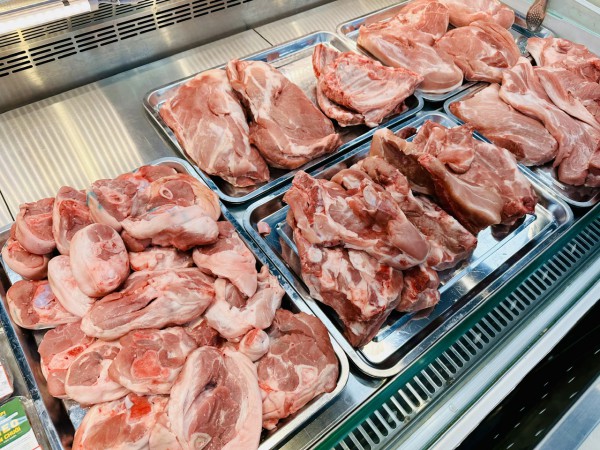 Giá heo hơi hôm nay 15.4.2025: Tăng 2.000 đồng/kg