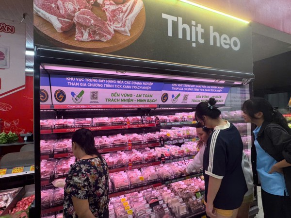 Giá heo hơi hôm nay 17.12.2025: Thẳng tiến về mốc 70.000 đồng/kg Giá heo hơi hôm nay 17.12.2025: Thẳng tiến về mốc 70.000 đồng/kg