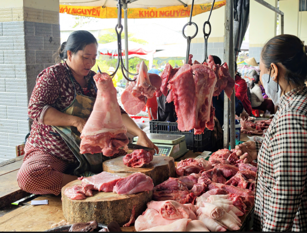 Giá heo hơi hôm nay 5.1.2026: Hạ nhiệt đồng loạt