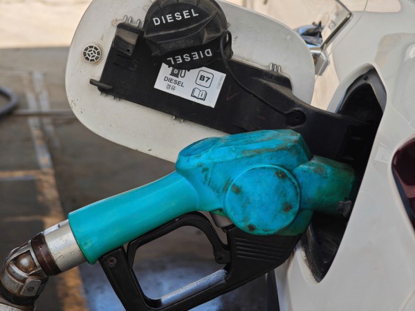 Giá xăng dầu hôm nay 12.1.2026: Giữ đà tăng