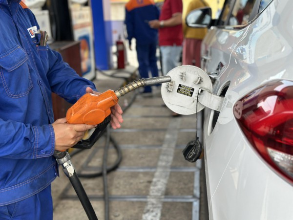 Giá xăng dầu hôm nay 12.3.2026: Biến động trái chiều