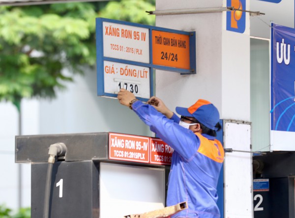 Giá xăng dầu hôm nay 13.11.2025: Dầu đảo chiều lao dốc mất 4%, xăng trong nước thế nào?