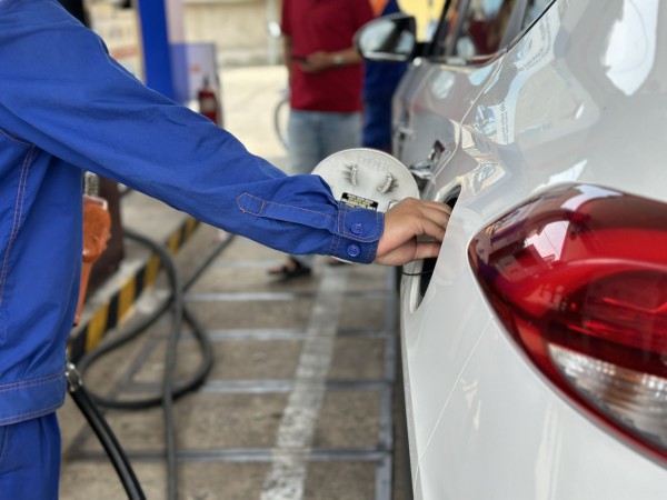 Giá xăng dầu hôm nay 20.3.2026: Trong nước tăng, thế giới quay đầu giảm mạnh