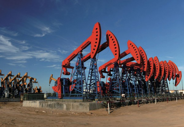 Giá xăng dầu hôm nay 29.11.2025: Thế giới giảm, xăng trong nước dự báo tăng