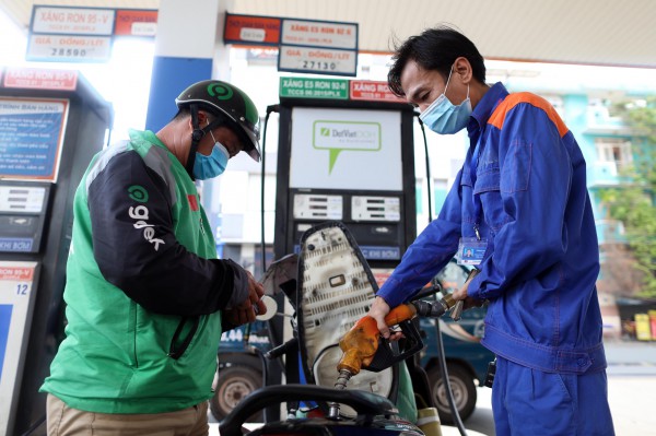 Giá xăng dầu hôm nay 4.7.2025: Xăng lao dốc về dưới mốc 20.000 đồng/lít Giá xăng dầu hôm nay 4.7.2025: Xăng lao dốc về dưới mốc 20.000 đồng/lít