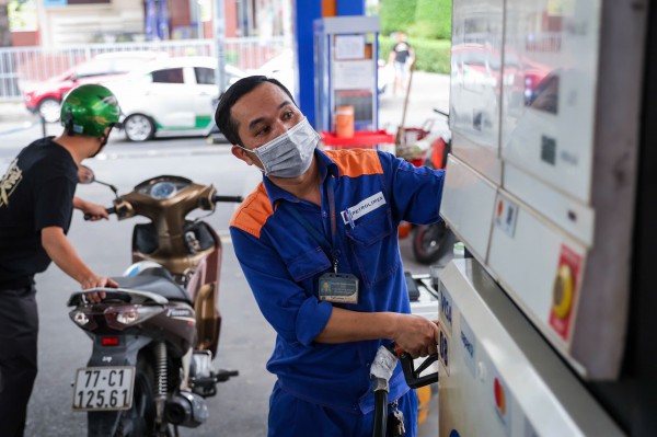 Giá xăng dầu hôm nay 6.4.2026: Dầu thô thế giới giao dịch trên ngưỡng 110 USD/thùng