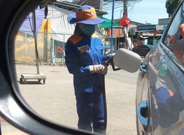 Giảm khâu trung gian có giúp giảm giá xăng dầu? Giảm khâu trung gian có giúp giảm giá xăng dầu?