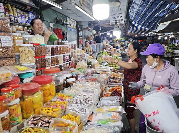 Khởi động mùa mua sắm Tết Bính Ngọ