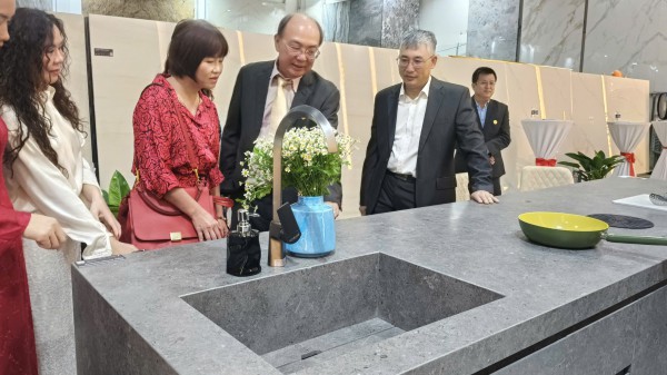 Royal mở rộng hệ thống phân phối đá nung tại miền Nam