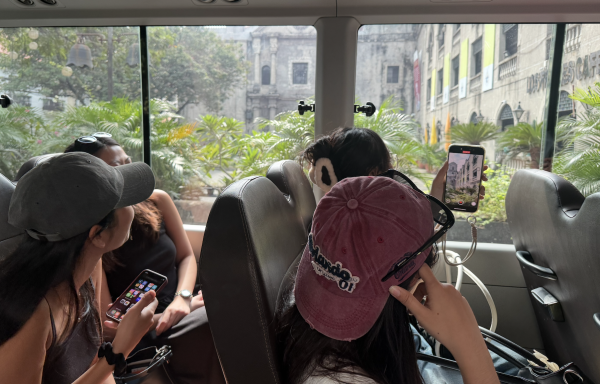 Sau bão, người dân và du khách Philippines đổ xô đi hội chợ cuối tuần