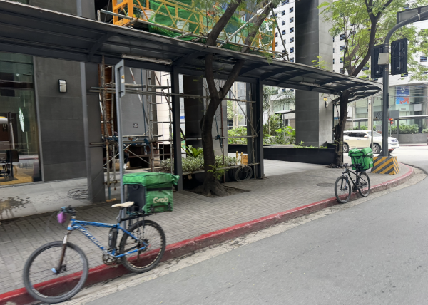 Sau bão, người dân và du khách Philippines đổ xô đi hội chợ cuối tuần