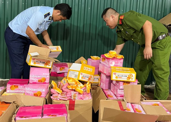 Thu giữ trên 4.500 chiếc bánh trung thu nhập lậu