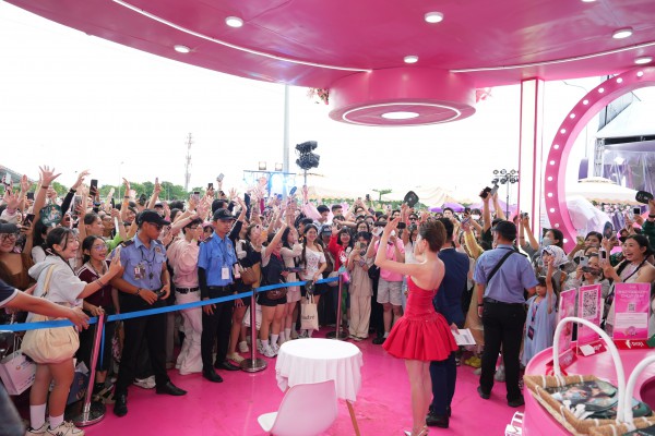 Trải nghiệm độc đáo cùng DOJI tại concert 'Em xinh say hi' Trải nghiệm độc đáo cùng DOJI tại concert 'Em xinh say hi'