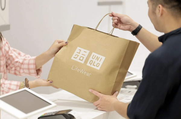 UNIQLO Việt Nam sắp thu 2.000 đồng/túi giấy UNIQLO Việt Nam sắp thu 2.000 đồng/túi giấy