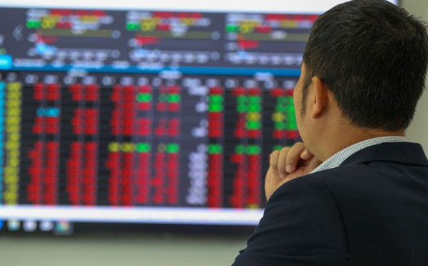 VNDirect: Nhà đầu tư nên dừng bán tháo