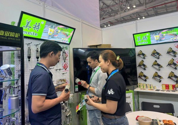 Đông nghẹt khách đến xem 4 triển lãm cùng lúc ở TP.HCM