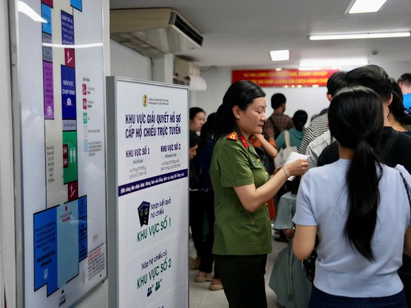 Các lỗi phổ biến khiến hồ sơ làm hộ chiếu bị 'treo' và cách khắc phục Các lỗi phổ biến khiến hồ sơ làm hộ chiếu bị 'treo' và cách khắc phục