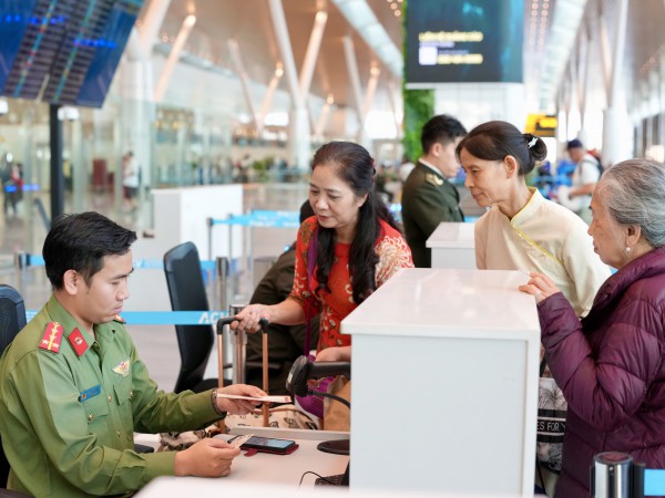 Coi chừng bị từ chối làm thủ tục vì dùng 'sai' hộ chiếu khi bay nội địa