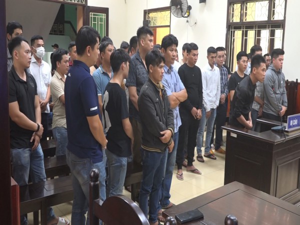 Bình Định: 43 bị cáo trong đường đây đánh bạc nghìn tỉ lãnh án Bình Định: 43 bị cáo trong đường đây đánh bạc nghìn tỉ lãnh án