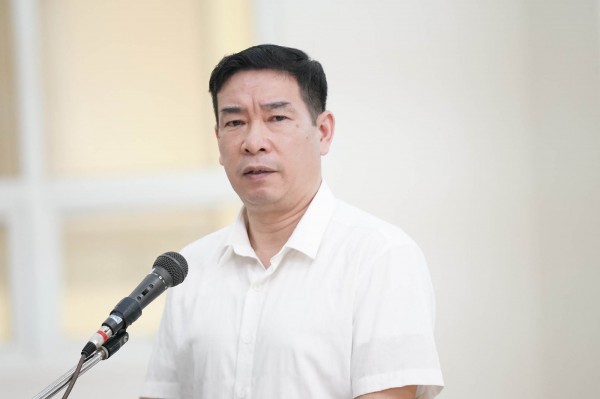 Tòa xét xử đến 20 giờ, tuyên bố cựu đại tá Phùng Anh Lê không oan