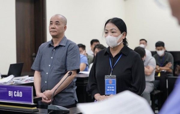 Vụ ‘đất vàng’ trăm tỉ: Chồng bị đề nghị đến 20 năm tù, vợ hưởng án treo Vụ ‘đất vàng’ trăm tỉ: Chồng bị đề nghị đến 20 năm tù, vợ hưởng án treo