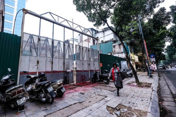 Vụ ‘đất vàng’ trăm tỉ: Chồng bị đề nghị đến 20 năm tù, vợ hưởng án treo Vụ ‘đất vàng’ trăm tỉ: Chồng bị đề nghị đến 20 năm tù, vợ hưởng án treo