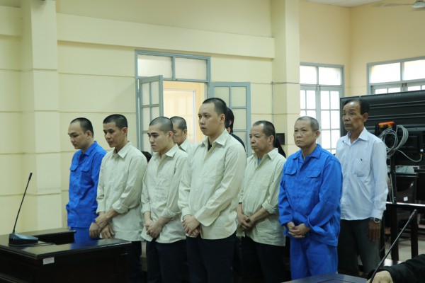 11 bị cáo 'khiêng quan tài diễu phố trước chợ Bến Thành' nhận án tù 11 bị cáo 'khiêng quan tài diễu phố trước chợ Bến Thành' nhận án tù