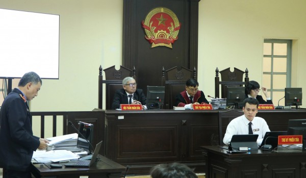 11 bị cáo 'khiêng quan tài diễu phố trước chợ Bến Thành' nhận án tù 11 bị cáo 'khiêng quan tài diễu phố trước chợ Bến Thành' nhận án tù