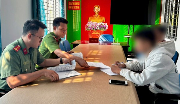 2 người bị phạt vì xúc phạm công an, đăng tin sai sự thật trên mạng xã hội 2 người bị phạt vì xúc phạm công an, đăng tin sai sự thật trên mạng xã hội