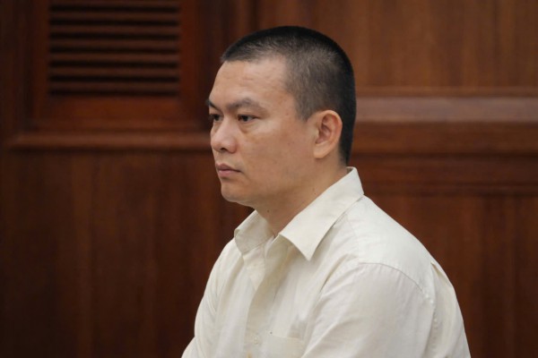 210 chủ thẻ tín dụng sập bẫy đường dây lừa 'rút tiền hộ miễn phí'