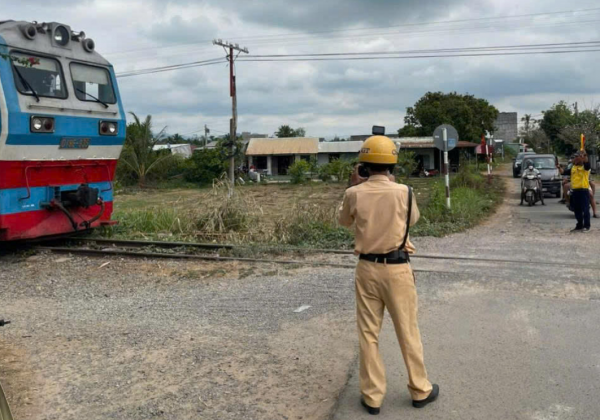 32 người bị xử phạt vì băng qua đường sắt lúc đã có tín hiệu tàu