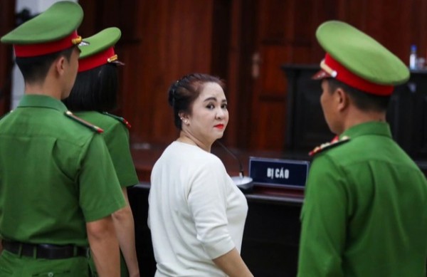 Bà Nguyễn Phương Hằng vắng mặt tại tòa, có ảnh hưởng xét xử?