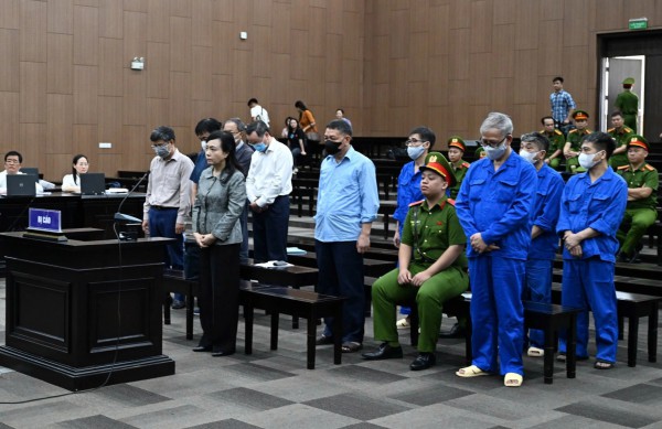 Bà Nguyễn Thị Kim Tiến bị đề nghị 5 - 6 năm tù, phải bồi thường hơn 108 tỉ Bà Nguyễn Thị Kim Tiến bị đề nghị 5 - 6 năm tù, phải bồi thường hơn 108 tỉ