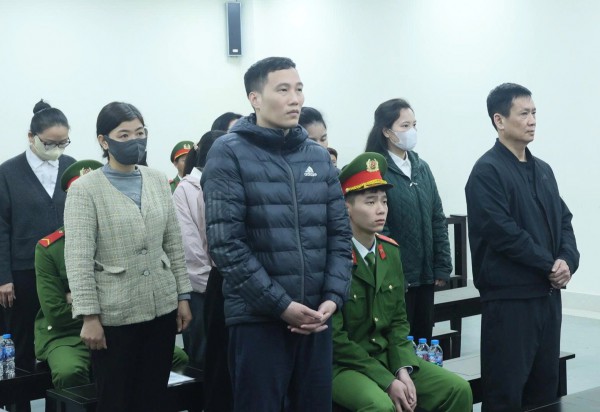 Bà chủ tiệm vàng Hoàn Huế bị tuyên 10 năm tù vì buôn lậu 546 kg vàng