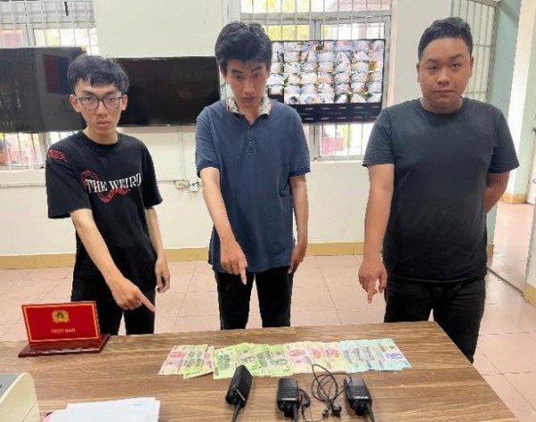Bắt 3 nghi can giả danh công an cưỡng đoạt tài sản